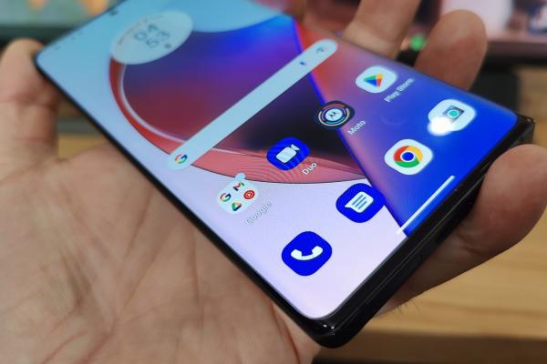 Motorola Edge 30 Ultra: OS, UI, aplicaţii cu extra productivitate, simplitate