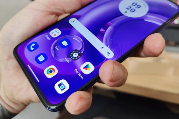 Motorola Edge 30 Neo: OS, UI, aplicaţii cu Ready For şi My UX ca reper