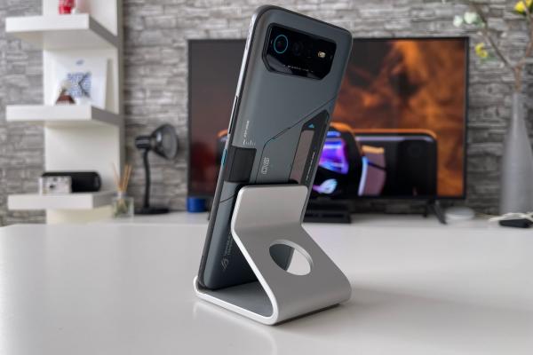 Top 10 AnTuTu cu telefoane flagship şi midrange pe luna octombrie 2022 este aici! Snapdragon reia tronul