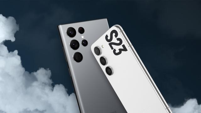 <b>Samsung Galaxy S23 primeşte o dată nouă de lansare; Va avea DOAR variantă Snapdragon, un mod Light</b>După ce am petrecut 2-3 luni auzind săptămânal că seria Samsung Galaxy S23 se va lansa mai devreme decât de obicei, poate chiar prin decembrie 2022, acum aflăm că telefoanele flagship Samsung vor sosi mai târziu de fapt