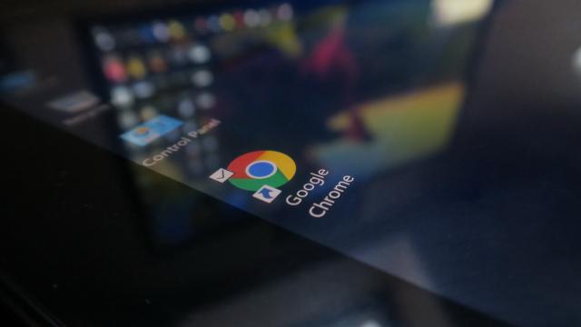 <b>Chuwi Hi13: Benchmark-uri bunicele, fără supraîncălzire</b>Chuwi Hi13 se prezintă cu un procesor Intel Apollo Lake N3450, 4 GB RAM şi 64 GB stocare, suficient cât să ofere tot ce are nevoie un jurnalist, blogger, sau persoana care vrea doar o tabletă pentru playback media. Nu aş zice că am simţit vreun pic de..