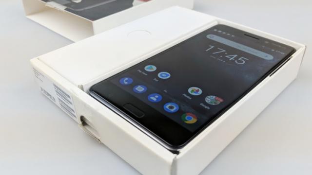 <b>Nokia 6 (2017) Unboxing: scoatem din cutie telefonul care a declanşat revenirea Nokia (Video)</b>A venit și momentul în care pe masa noastră de teste poposește nimeni altul decât Nokia 6, primul telefon din epoca HMD Global ce debuta la vânzare în cursul anului trecut. Astăzi vă prezentăm unboxing-ul și descoperim cu ce sosește produsul