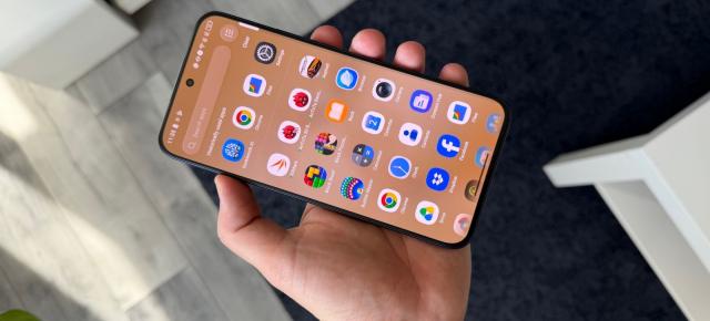 TCL P80 Ultra: Software aproape de experiența stock, TCL AI cu funcții utile, 4 update-uri majore Android
