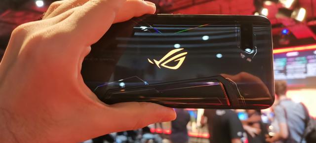 ASUS își forțează șansa, lansează cel mai puternic telefon al momentului; ROG Phone 2 își dezvăluie detaliile într-un clip video detaliat