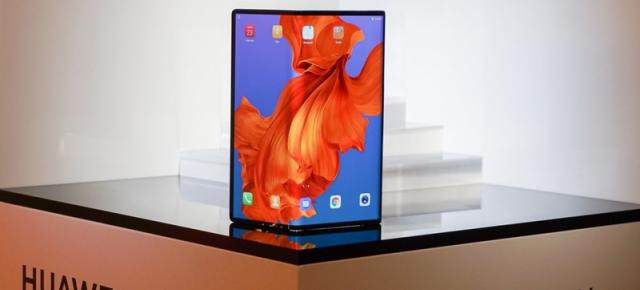 Huawei Mate X renaşte cu greutate scăzută şi baterie mai mică + noi variante stocare, RAM