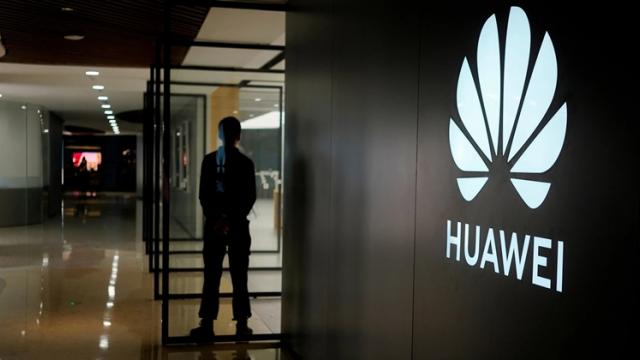 <b>Un nou studiu scoate la iveală legătura strânsă dintre Huawei și armata chineză, respectiv guvern; Apar CV-uri ale unor angajați Huawei implicați în activități militare</b>Fix în pragul împăcării dintre Huawei și SUA o investigație proaspăt sosită online ridică din nou semne de întrebare cu privire la intențiile companiei chineze după cum aflăm chiar astăzi. Este vorba despre un studiu realizat 