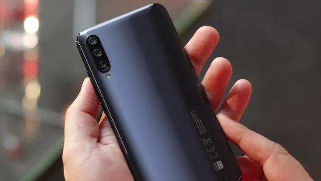 <b>Preț și disponibilitate Xiaomi Mi A3 în România</b>La doar o zi distanță de la anunțul oficial iată că apar pe plan local și primele listări pentru Xiaomi Mi A3, noul telefon cu Android One ce vine din China cu un pachet hardware de nivel mid-range