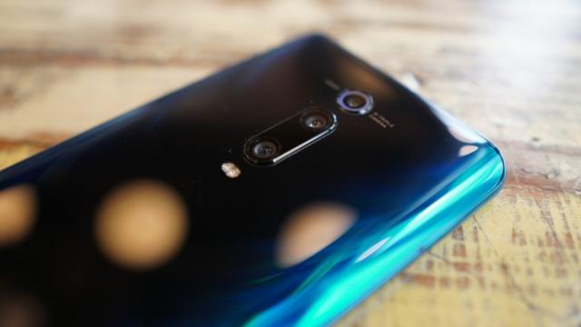 <b>Mini Turul Magazinelor #93: Samsung Galaxy A80 pierde din preţ, televizor QLED şi Xiaomi Mi 9T la sume atractive</b>E aproape final de săptămână şi ne pregătim de weekend. Facem asta cu nişte shopping pe ultima sută de metri şi nu strică să realizăm şi marea trecere la un televizor QLED. Am găsit şi preţuri atractive la Xiaomi Mi 9T 