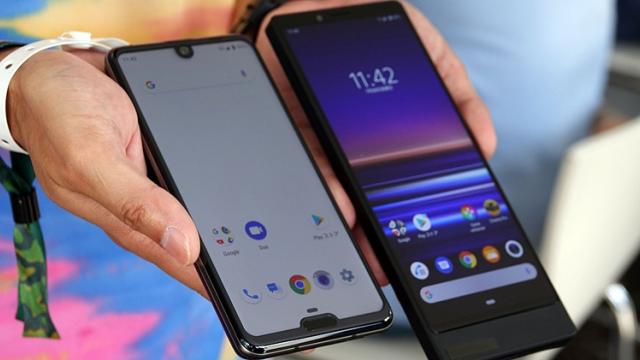 <b>Sony Xperia 1 în varianta 5G apare expus sub formă de prototip la un eveniment Softbank Japonia; Îl vedem în imagini</b>În pragul zvonurilor ce sugerează faptul că în cadrul târgului de tehnologie IFA 2019 cei de la Sony vor prezenta un Xperia 2 cu suport 5G la bord, iată că vedem un device prototip al japonezilor ce dispune de acest standard 