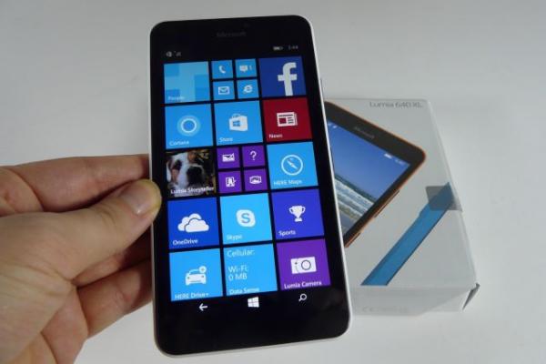 Microsoft Lumia 640 XL LTE Unboxing: phabletul midrange cu optică Zeiss e aici (Video)