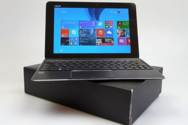 ASUS Transformer Book T100 Chi Unboxing: un nou 2 în 1 mai elegant decât oricând, cu o cutie masivă, tastatură cu prindere magnetică (Video)