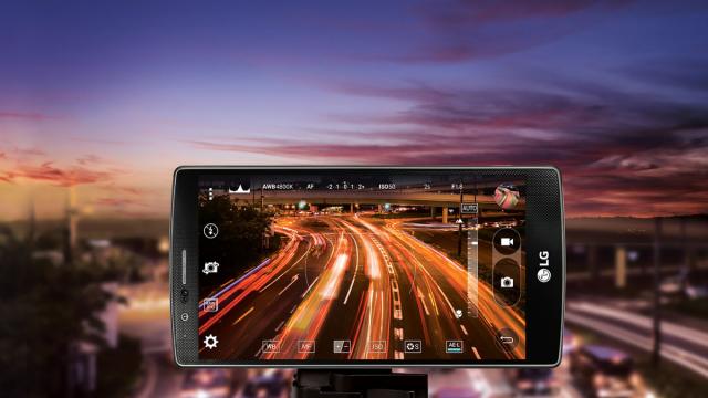 <b>LG G4 este disponibil la pre-comandă și prin intermediul eMAG</b>După ce și-a făcut apariția &icirc;n stocurile a numeroase magazine online, iată că LG G4 este afișat acum și de către eMAG la pre-comandă. Acest retailer listează at&acirc;t modelele cu capac spate din piele disponibile pe roșu, maro și...