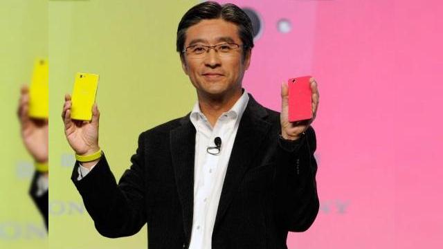 <b>Sony nu renunță la departamentul Mobile; CEO-ul companiei ne asigură de acest lucru</b>Deși am auzit de nenumărate ori zvonuri cu privire la faptul că Sony are de g&acirc;nd să lase deoparte afacerea cu telefoane mobile, iată că astăzi Hiroki Totoki, CEO Sony Mobile, ne lămurește cu privire la toate aceste știri ce au circulat pe...
