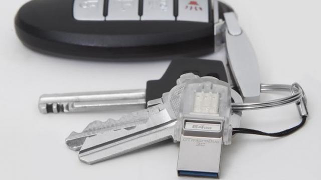 <b>Kingston lansează stickul cu interfață dublă USB Type-C & USB 3.0, USB DataTraveler microDUO 3C</b>Odată cu adoptarea portului USB Type-C de către producătorii de device-uri mobile, iată că și Kingston vine &icirc;n ajutorul utilizatorilor. Aceștia tocmai ce au dezvăluit un stick USB DataTraveler microDUO 3C, device ce vine cu o interfață...