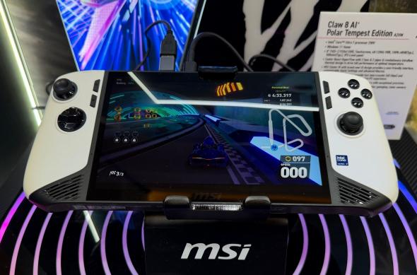 MSI Claw 8 AI+ Glacier Blue - Fotografii CES 2026: msi-claw- (11).jpg