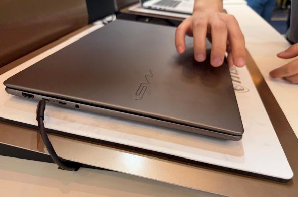 MSI Modern 16s - Fotografii CES 2026: MSI-Modern-16s_ (11).jpg