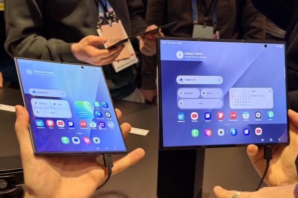 Am pus mâna pe Samsung Galaxy Z Trifold la CES 2026 din Las Vegas; Două plieri, un ecran de 10 inch și un mecanism care nu iartă neatenția