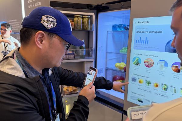 Am văzut noile frigidere Family Hub la CES 2026 în Las Vegas; Samsung aduce peste 1.000 de tipuri de alimente recunoscute și sugestii nutriționale automatizate