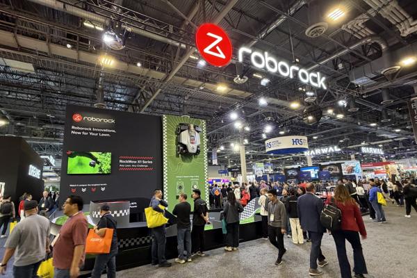 CES 2026: Am tras la poartă la standul Roborock, am văzut robotul cu picioare şi altele! (Video)