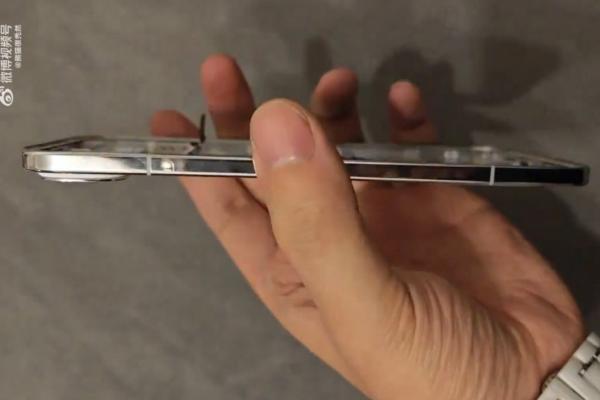 Xiaomi 17 Air era incredibil de subţire... până să fie anulat; Prototipul apare in premieră