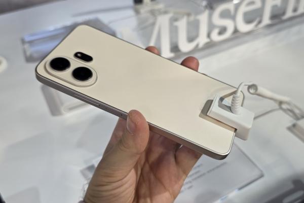 CES 2026: TCL NXTPAPER 70 Pro Hands on - ecran în stil Kindle, suport stylus şi premiu Gold la CES