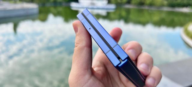 Samsung Galaxy Z Flip8 ar putea fi mai ușor decât telefonul pe care îl ai TU acum; Nici Fold8 nu scapă de slăbit
