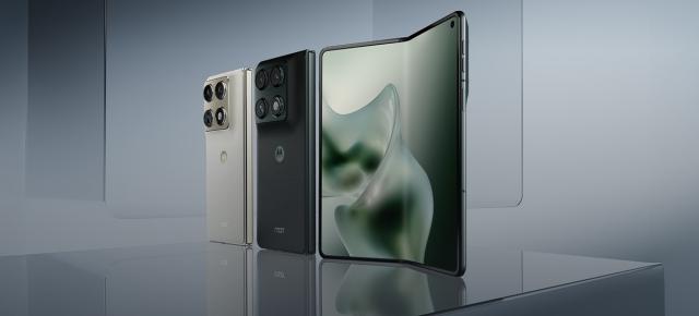 CES 2026: Motorola Razr Fold prezentat oficial! Primul pliabil tip carte din portofoliu are ecran mare, 3 camere de 50 MP + suport stylus