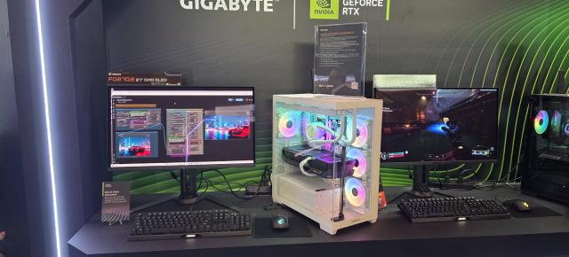CES 2026: Am fost la Gigabyte şi Aorus, pentru a vedea OLED-urile noi Gigabyte şi super placa RTX 5090 Aorus