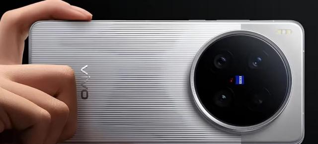 Confirmare aproape oficială pentru vivo X300 Ultra; Flagship-ul cu două camere de 200MP ajunge la nivel global