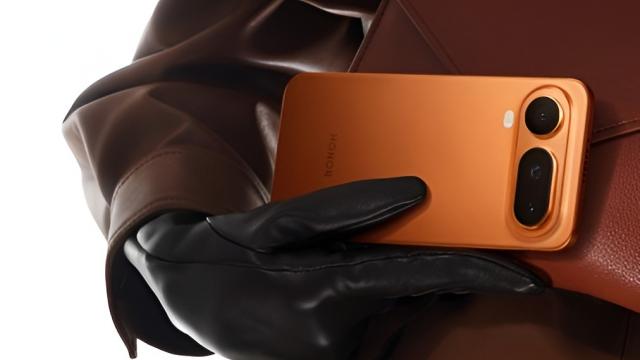 <b>Honor Magic8 Pro Air apare în fotografii oficiale: Design slim, baterie mare și o greutate de doar 155 de grame</b>Pare că Honor urmează să lanseze oficial un nou model sub seria Magic8. E vorba despre Magic8 Pro Air, un terminal ce apare în sfârșit în imagini clare, oficiale. Se anunță a fi un model subțire și ușor, dar destul de bine dotat. Chiar dacă măsoară 6.1 mm