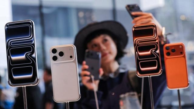 <b>Piața smartphone-urilor în 2025 a crescut cu 2%: Apple conduce, Samsung și Xiaomi completează podiumul</b>Potrivit celui mai recent raport Counterpoint Research, Apple a încheiat anul 2025 ca lider global în livrările de smartphone-uri, cu o cotă de piață de 20%. Pare că 1 din 5 telefoane livrate la nivel global anul trecut poartă sigla Apple. Piața globală