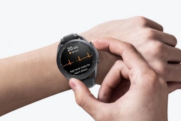 Samsung Galaxy Watch 3 şi Active 2 pot realiza acum EKG-uri direct de la încheietură; Funcția a fost activată