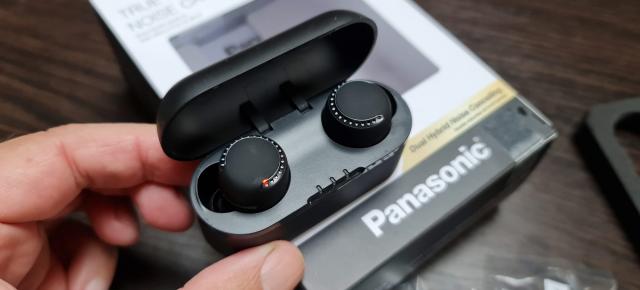 Căștile wireless Panasonic RZ-S500WE-W cu anulare zgomot de fond (ANC) primesc o reducere specială; Folosește codul "Mobilissimo20" pe eMAG