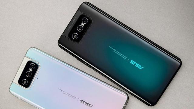 <b>Telefoanele ASUS ZenFone 7 şi ZenFone 7 Pro sunt acum disponibile în România; Iată prețurile și diferențele dintre ele</b>După ce ASUS ROG Phone 3 a început să fie disponibil în România cu câteva zile în urmă, iată că şi ASUS ZenFone 7 şi ASUS ZenFone 7 Pro ajung pe plan local. E vorba despre flagship-ul ZenFone pe anul curent 