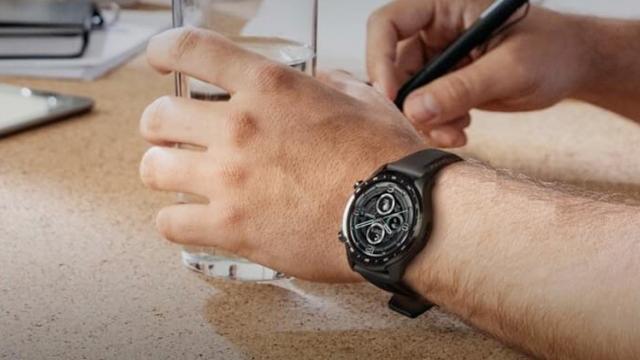 <b>TicWatch Pro 3 inaugurează noul procesor Snapdragon Wear 4100; Rulează WearOS și costă 300 euro</b>Printre lansările din vara anului 2020 avem și debutul procesorului Snapdragon Wear 4100, un cipset de la Qualcomm destinat produselor purtabile - în cazul de față smartwatch-urilor. Deși au trecut câteva luni 