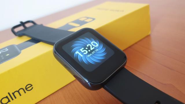 <b>Realme Watch review: Ceas inteligent pentru cei care țin la autonomie, buget, fitness și sănătate (cu senzor SpO2)</b>Printre ultimele produse ce au ajuns pe masa mea de teste se numără și Realme Watch, un ceas inteligent foarte accesibil pe care brandul Realme (aflat sub conducerea Oppo) îl anunța oficial pe finalul primăverii 