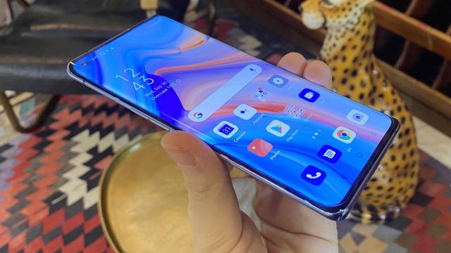 <b>Oppo Reno4 Pro 5G unboxing/primele impresii: pasăre de noapte cu funcţii multiple foto/video Night, design ultra compact</b>Oppo Reno 4Pro 5G tocmai a debutat pe plan local şi am avut ocazia să îi facem un unboxing şi hands on, pe care îl vedeţi mai jos. Terminalul este succesorul lui Reno3 Pro 5G, cel care într-o bună măsură 