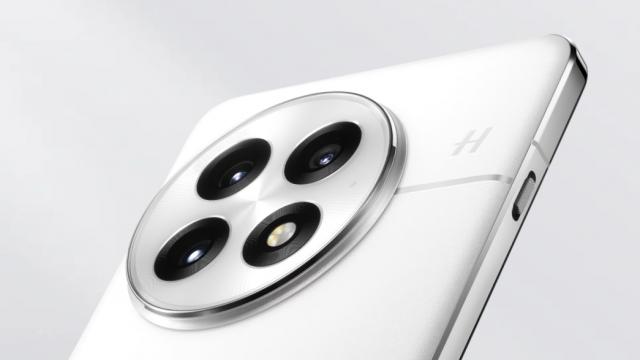 <b>Flagship-urile cu Snapdragon 8 Elite pășesc pe covorul roșu în clasamentul AnTuTu din octombrie 2024; OnePlus 13 este liderul</b>Este acel moment în care AnTuTu vine cu topurile celor mai performante smartphone-uri Android testate în benchmark-ul său pe parcursul ultimelor 30 de zile, adică luna octombrie 2024. Scorurile reprezintă o medie a telefoanelor identice