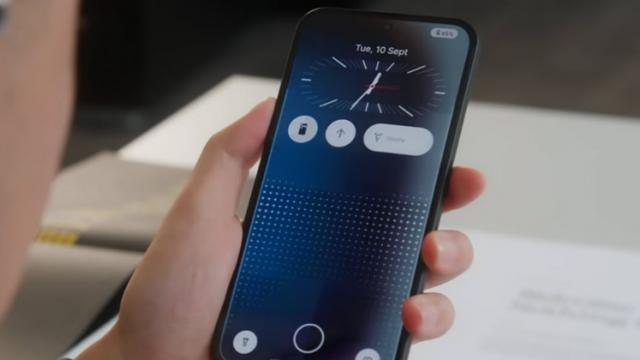 <b>Nothing ar putea lansa un sistem de operare bazat pe AI; Nothing OS va concura cu Android şi iOS</b>Poate e târziu ca în 2024 să mai vii cu un sistem de operare nou pentru mobile, sau chiar în 2025, dar iată că Nothing se înhamă la acest proiect. Creatorul lui Nothing Phone vrea să ne ofere o alternativă la Android şi iOS, una bazată pe AI