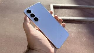 Samsung Galaxy S25 FE: Un look deja consacrat, cu mici ajustări