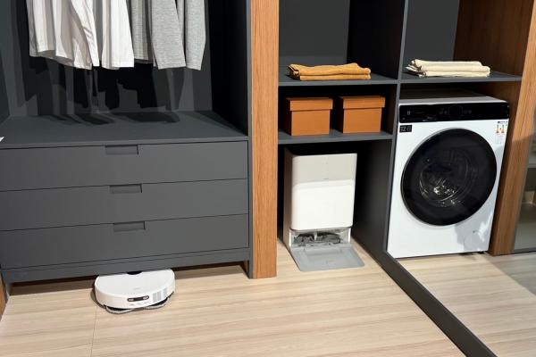 Xiaomi a adus electrocasnice noi în Europa şi iată-le în acţiune: aparat de aer condiţionat, aspirator Robot Vacuum 5 (Video)