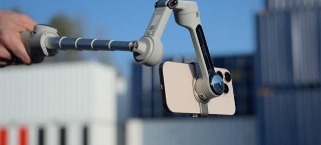 E LUNI e AMAZON: Insta360 Flow 2 Pro AI cu stabilizare pe 3 axe, DockKit Apple și urmărire 360° pentru iPhone și Android