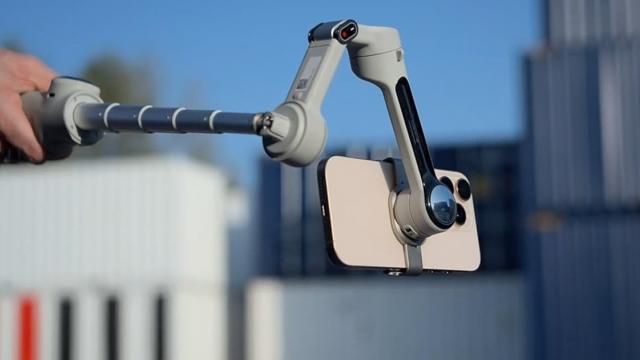 <b>E LUNI e AMAZON: Insta360 Flow 2 Pro AI cu stabilizare pe 3 axe, DockKit Apple și urmărire 360° pentru iPhone și Android</b>Dacă și tu, ca mine, te-ai trezit într-o dimineață de luni cu gândul că ai nevoie de un upgrade serios la modul în care filmezi de pe telefon, atunci stai pe aproape: tocmai am descoperit o bijuterie tech care face valuri pe Amazon și e disponibilă