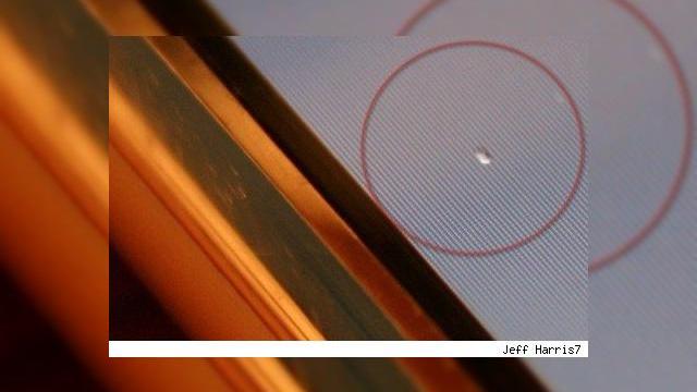 <b>iPhone-urile au probleme de fabricatie, includ bule in display</b>Pe lista de probleme ale terminalului anului 2007 s-a adaugat un defect nou, prezenta unor bule minuscule pe display-urile handseturilor. Problema a fost depistata de catre membrii forumurilor Apple care au atras rapid atentia asupra acestor defecte....