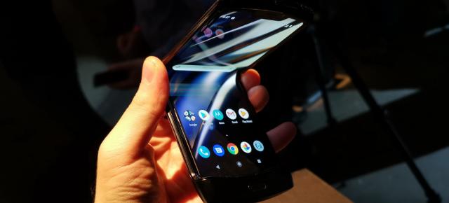 Motorola RAZR 2019 hands-on review: trend setter între pliabile, tribut pentru un clasic