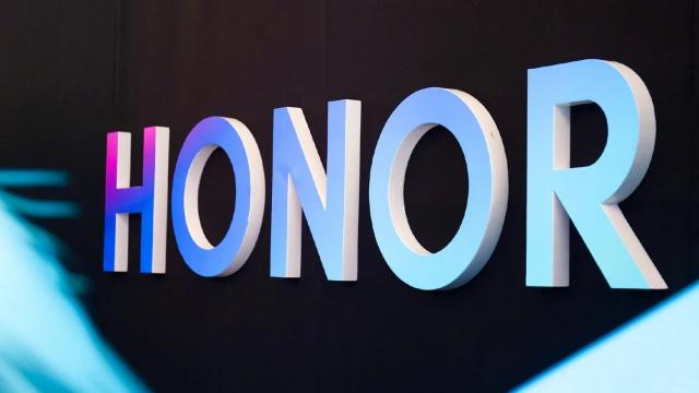 <b>Honor și-a găsit investitori, iar BOE este unul dintre ei; Cei doi producători își întăresc relația de colaborare</b>Se pare că BOE investește în Honor, fost sub-brand al companiei Huawei. Această investiție vine pentru a întări relația de colaborare dintre cei doi producători. Pe lângă acest lucru, investiția ar face ca producătorul de display-uri BOE să fie mai bine