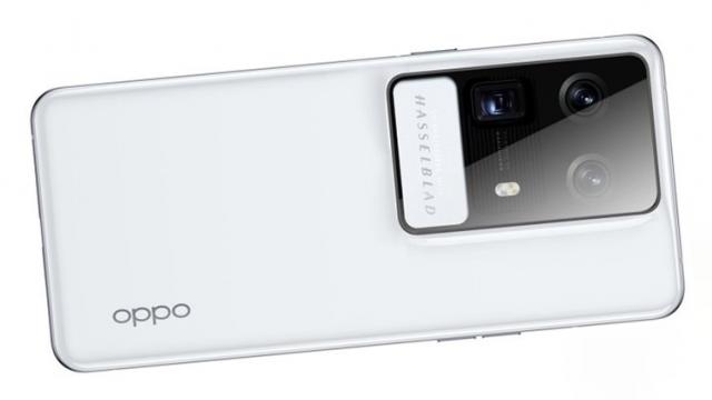 <b>OPPO Find X6 apare într-o imagine cu iz oficial și confirmă schimbarea la față a modului foto principal</b>Atât OPPO Find X3 cât și Find X5 ne-au adus un spate ceramic cu o abordare inedită pentru modulul camerei foto din spate, cu o "cocoașă" - așa cum a numită colegul Alex în prezentările video realizate. Avem un panou spate neîntrerupt 