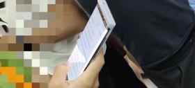 Huawei Mate 30 Pro apare în noi fotografii spion, protejat de o carcasă specială; Vedem un bliț uriaș în spate