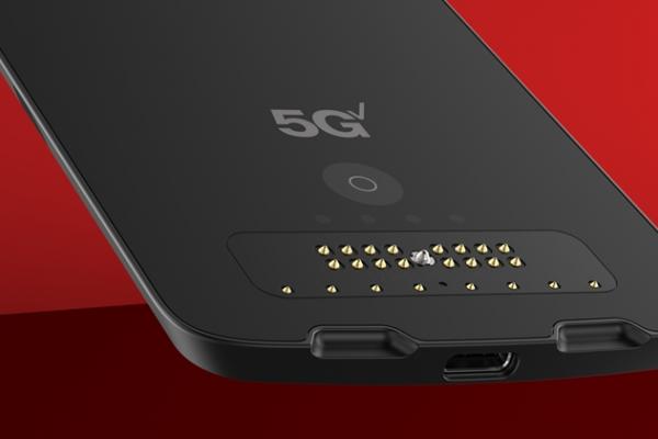 Modulul Moto 5G este acum compatibil și cu Motorola Z2 Force; Are și rol de powerbank mai nou
