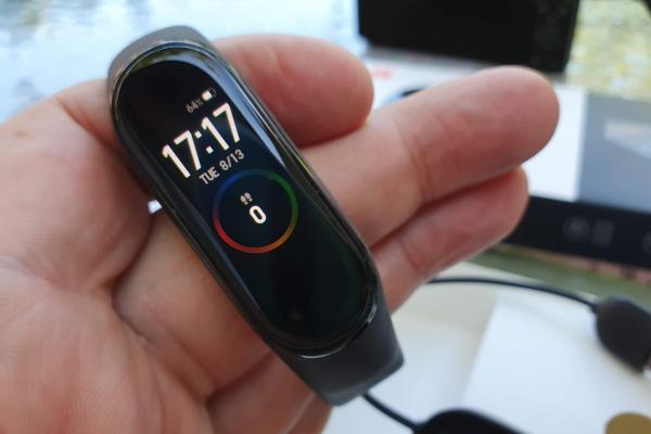 Fotografii hands-on cu Xiaomi Mi Band 4 (unboxing)